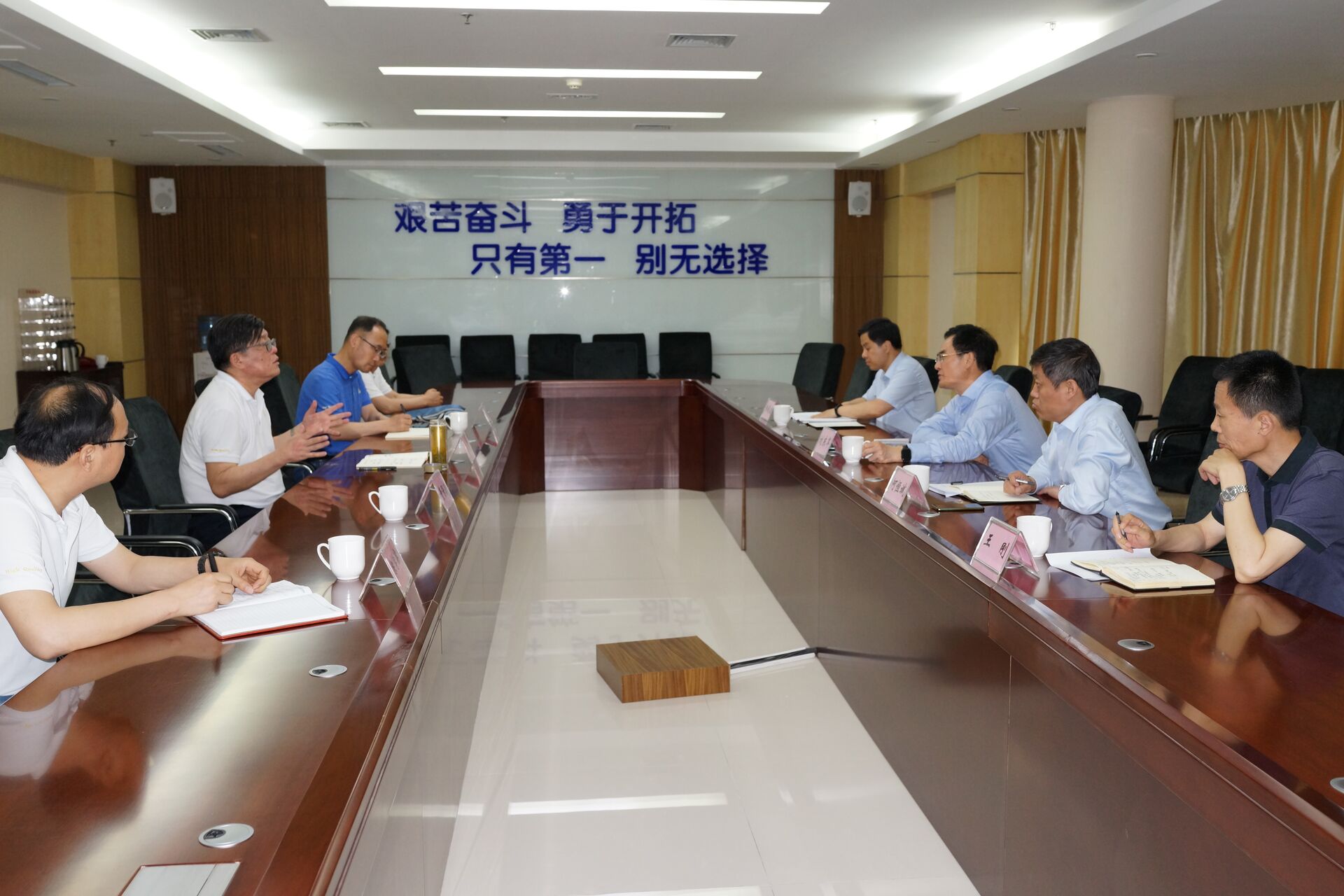 淄博市政协党组副书记、副主席刘东军一行来金晶调研