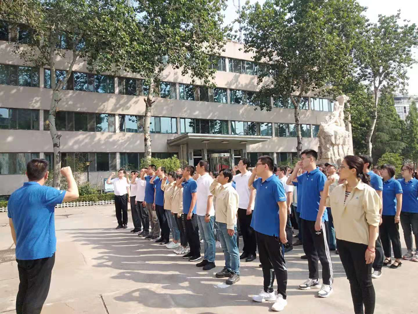 金晶集团组织开展“安全生产月”启动仪式