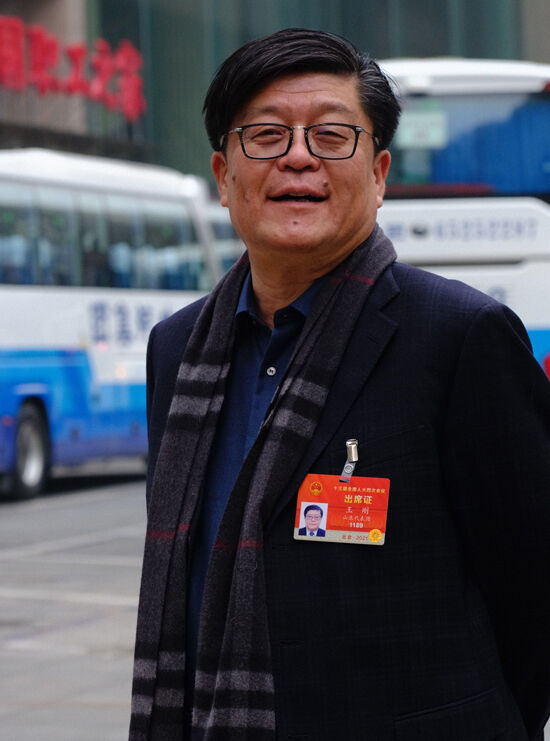 发展光伏玻璃产业助力实现“碳达峰、碳中和”目标 ——访全国人大代表、金晶集团董事长王刚