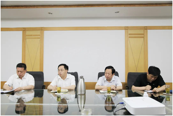 淄博市法院党组书记、院长梁久军来金晶集团调研